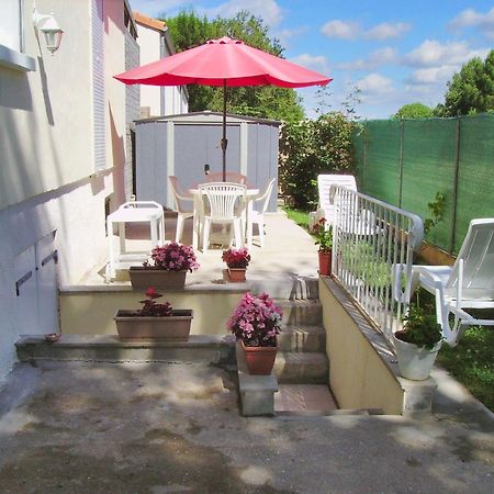 Appartement Charmant A Breuillet Avec Jardin Spacieux Экстерьер фото