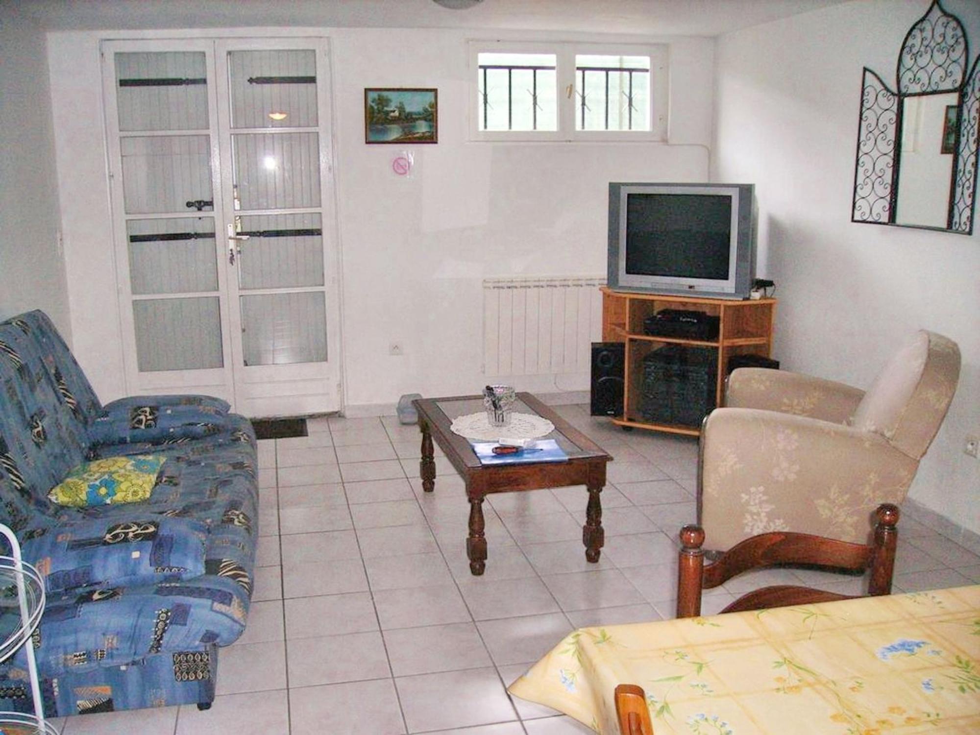 Appartement Charmant A Breuillet Avec Jardin Spacieux Экстерьер фото