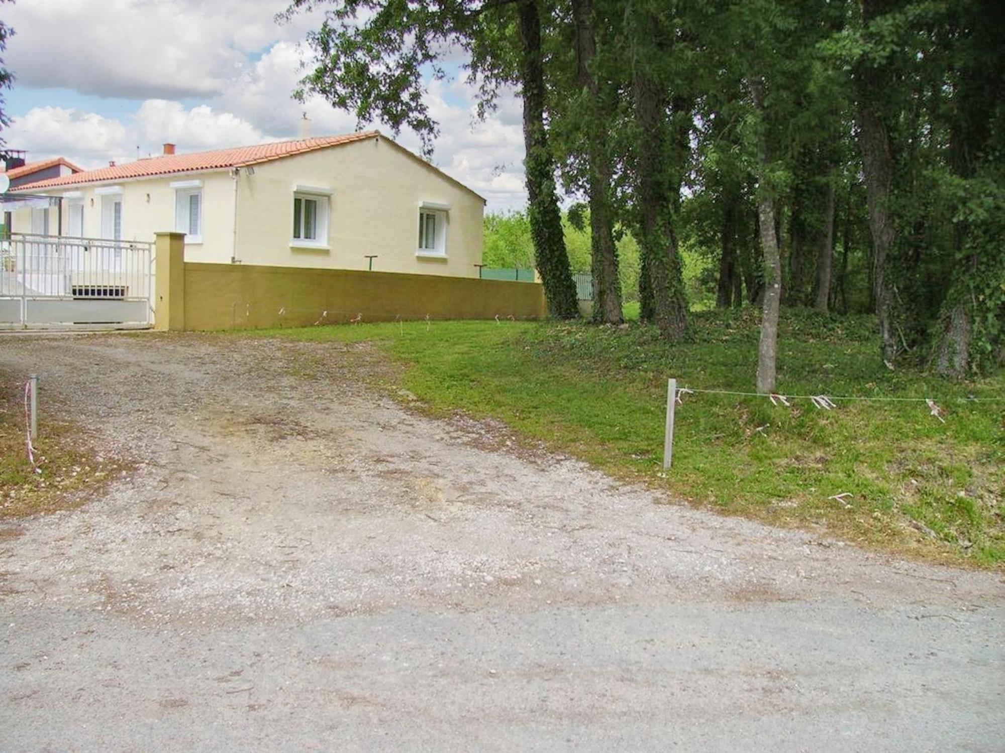 Appartement Charmant A Breuillet Avec Jardin Spacieux Экстерьер фото