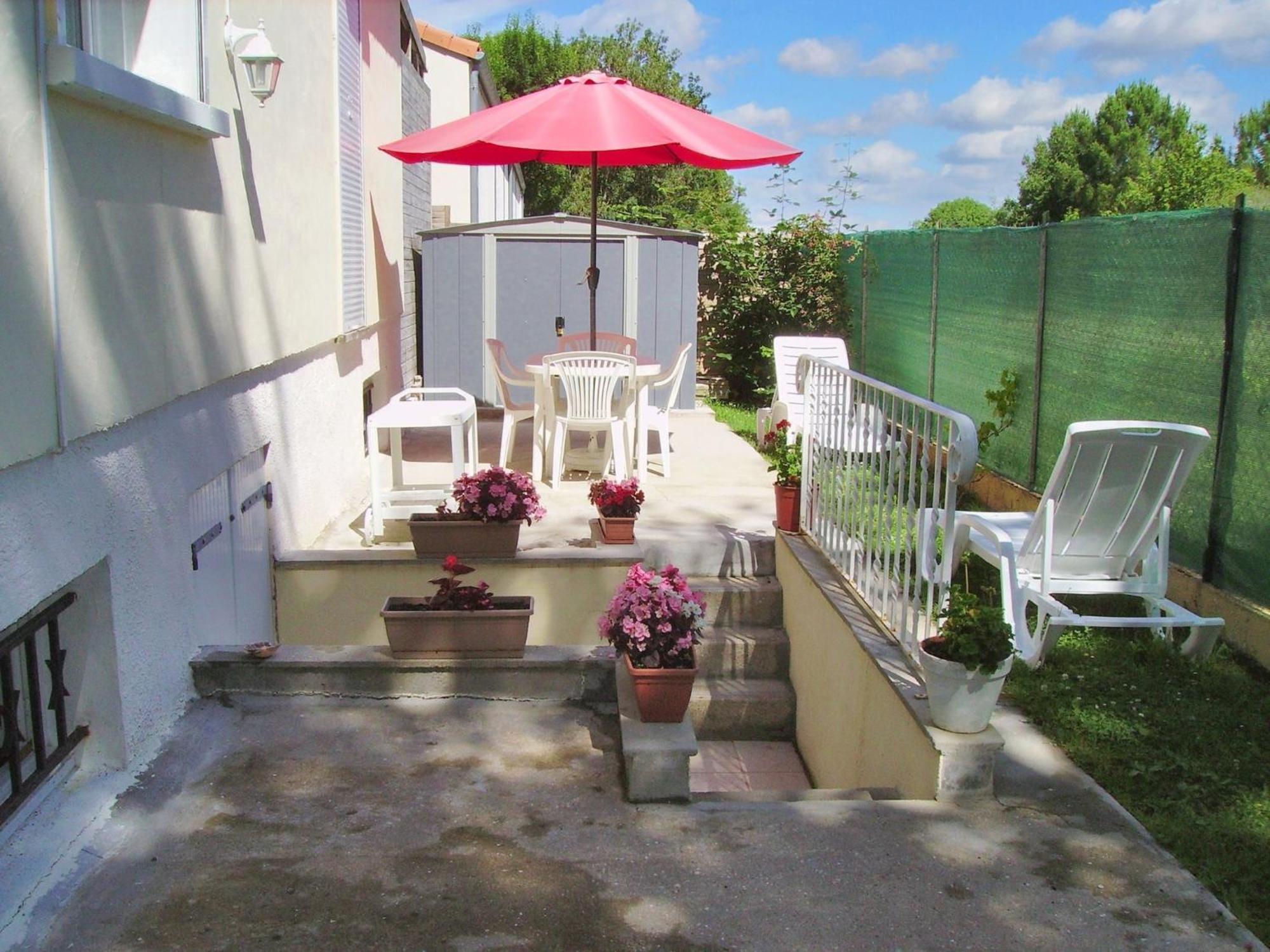 Appartement Charmant A Breuillet Avec Jardin Spacieux Экстерьер фото